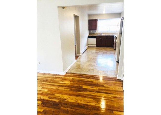 Building Photo - 539 Lowell Ave