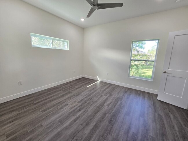 Building Photo - Charming 3-Bedroom, 2-Bath Home in Sarasota ~ Near Legacy Trail