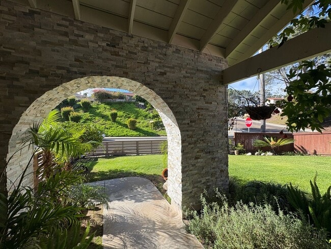 Building Photo - Beautiful 4B/3BA Home in Encinitas!