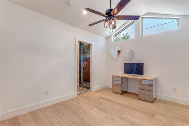 Building Photo - 611 W Sycamore St