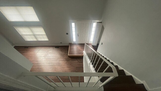 Building Photo - 113 Hazelnut Dr