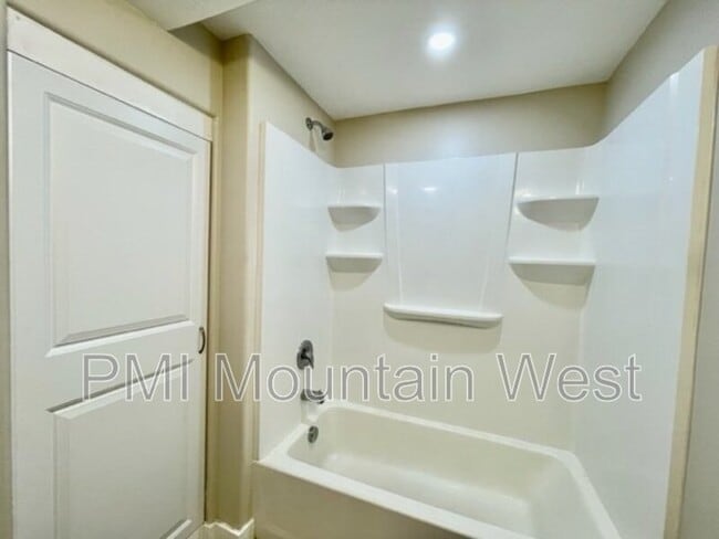 Building Photo - 762 Lacey Way
