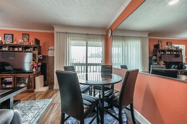 Building Photo - 3919 Fairmont Pkwy