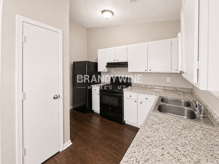 Building Photo - 5196 Brough Ln