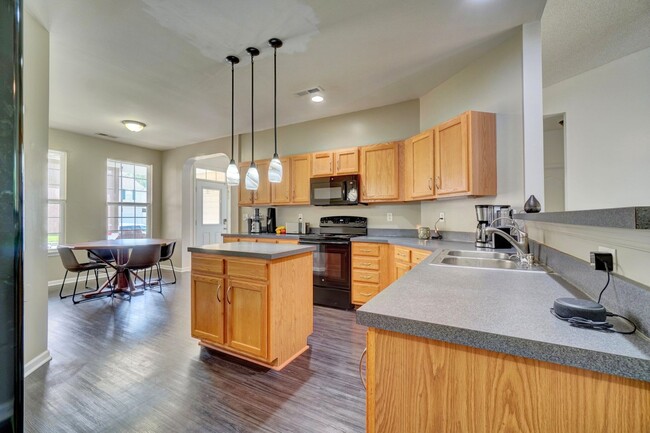 Building Photo - 3040 Kempton Park Rd