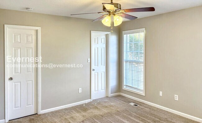 Building Photo - 450 Loveless Rd