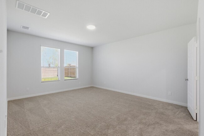 Building Photo - 637 Sierra Rdg