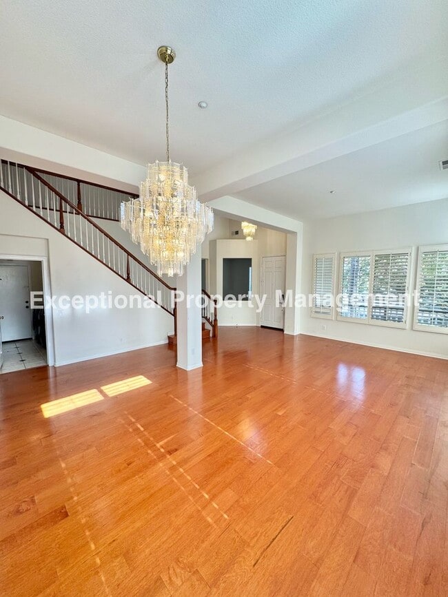 Building Photo - Ready to move in 4 bedroom 4 bath home!