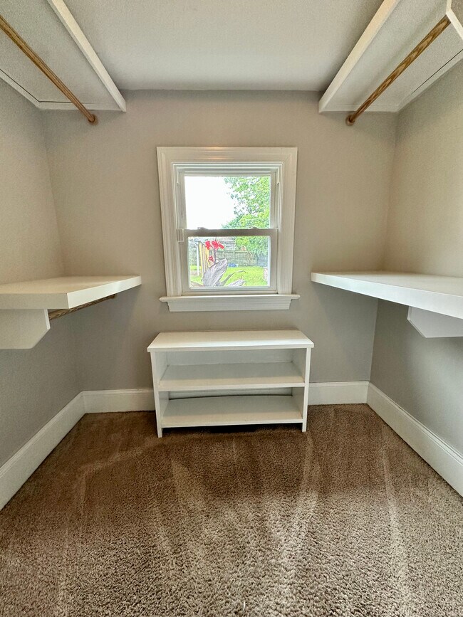 Building Photo - 1817 Knowles St