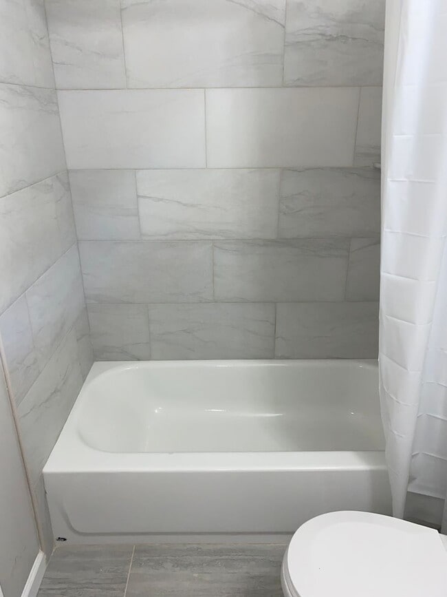 Building Photo - Front Porch Row - Oak Lane