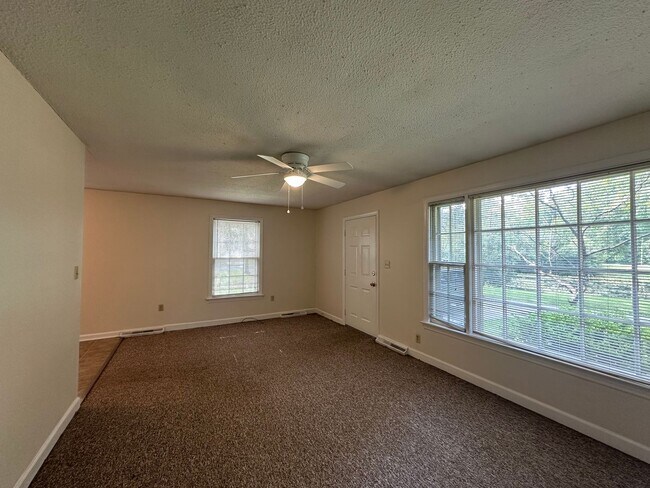 Building Photo - River Bend #13
