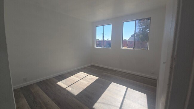 Building Photo - updatd 2 BR apartment home.