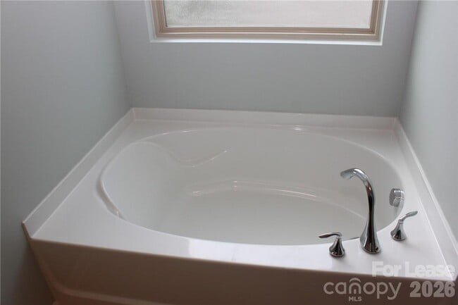 Building Photo - 6017 Sweetbay Ln