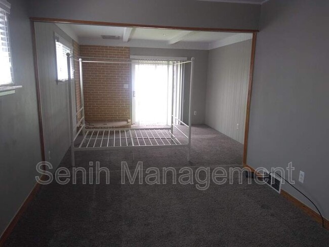 Building Photo - 8561 Lochdale St