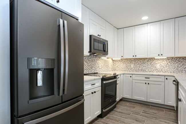 Building Photo - 6 month lease! Updated Baldy Breckenridge Townhome! Dogs negotiable!