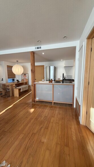 Building Photo - 515 Lands End Way