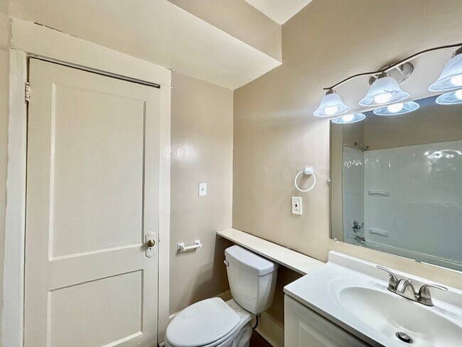 Building Photo - The Shelby