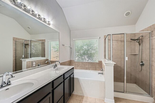 Building Photo - 2416 Lynx Court