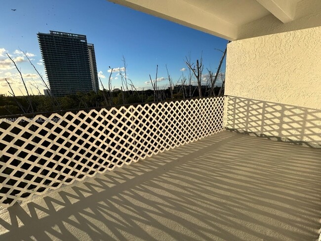 Building Photo - 16508 NE 26th Ave