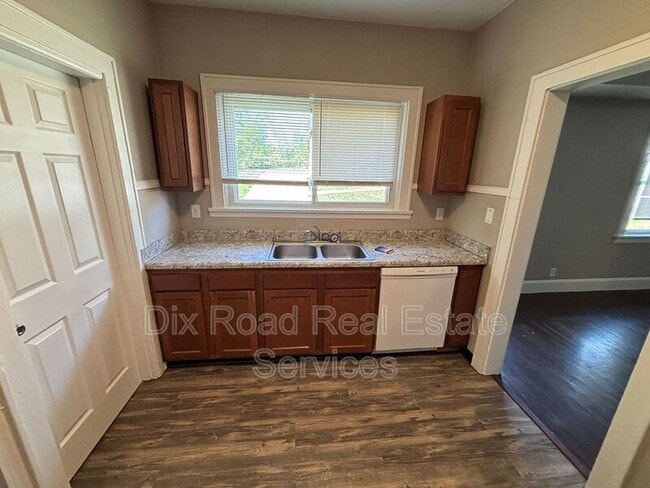 Building Photo - 3701 Iona Ave