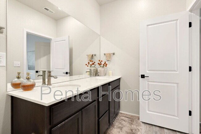 Building Photo - 2702 Barnstormer St