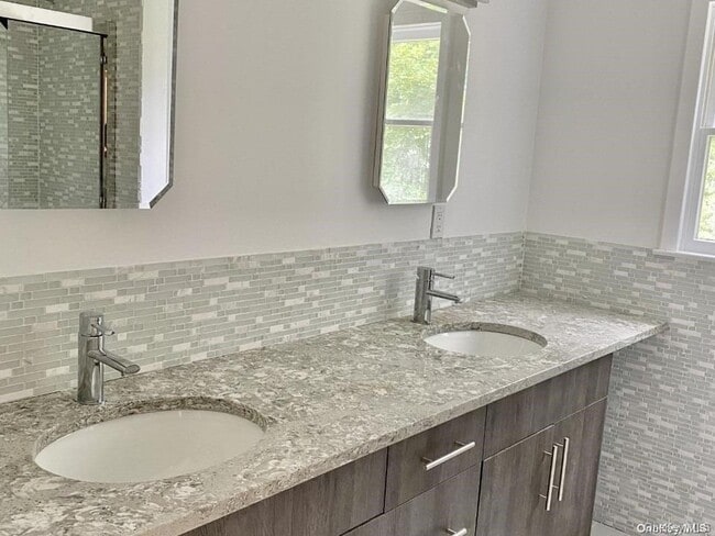 Building Photo - 321 Nassau Ave