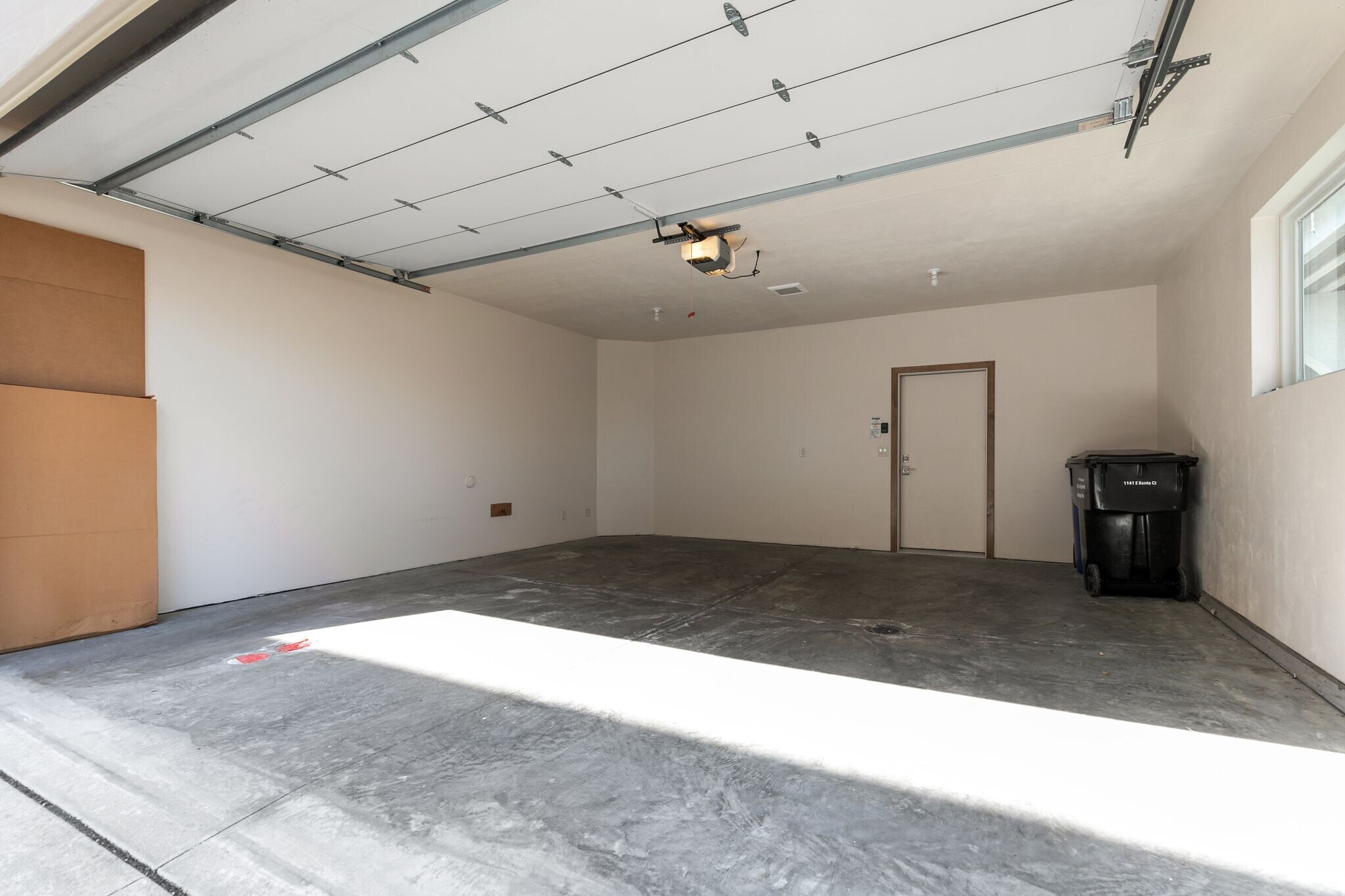 Building Photo - 1141 E Banta Ct