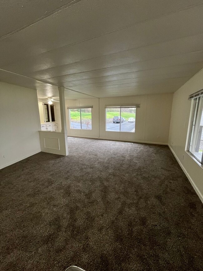 Building Photo - Columbia Riverfront Home with 1 Acre of Landscaped Yard