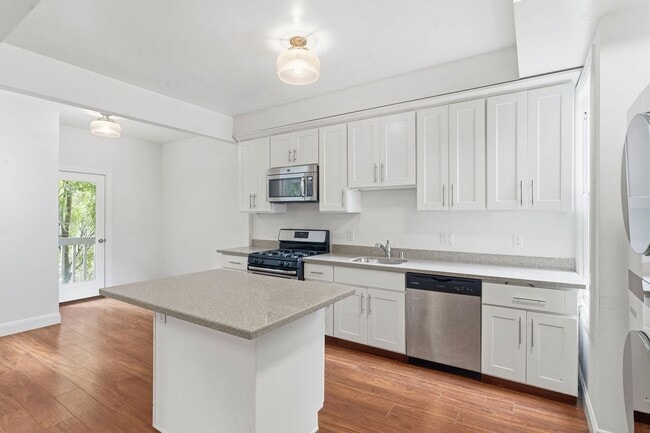 Building Photo - Lovely 2 Bed, 1 Bath Haight Ashbury Flat