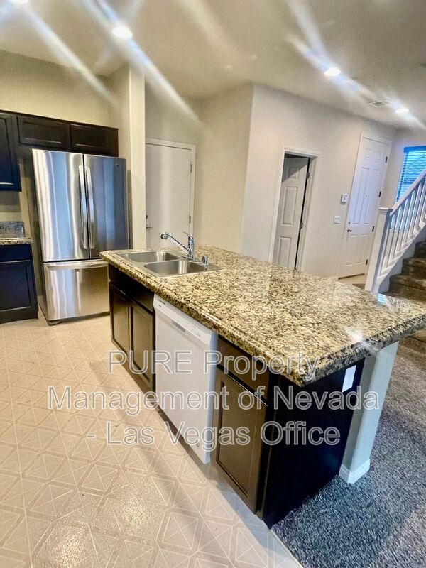 Building Photo - 117 Castle Course Ave