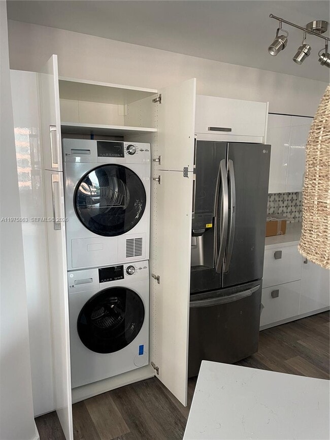 Building Photo - 5161 Collins Ave