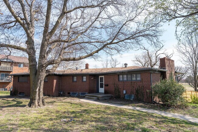 Building Photo - 1700 N Harvard Ave