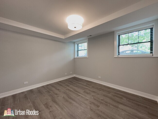 Building Photo - 1000 Crain St