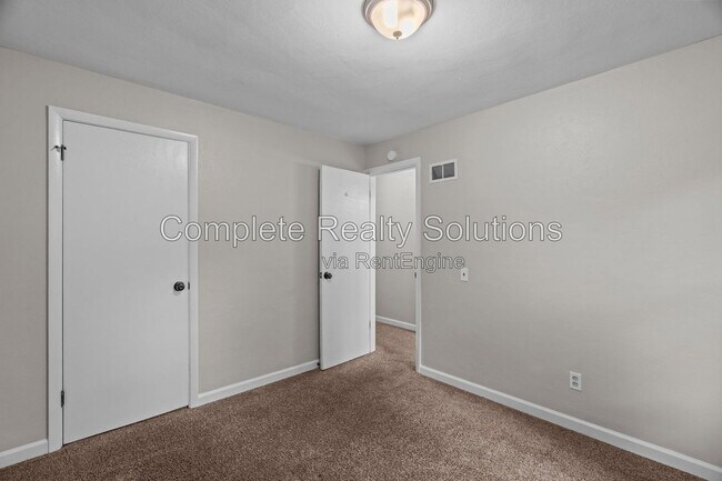 Building Photo - 201 Sadonia Ave