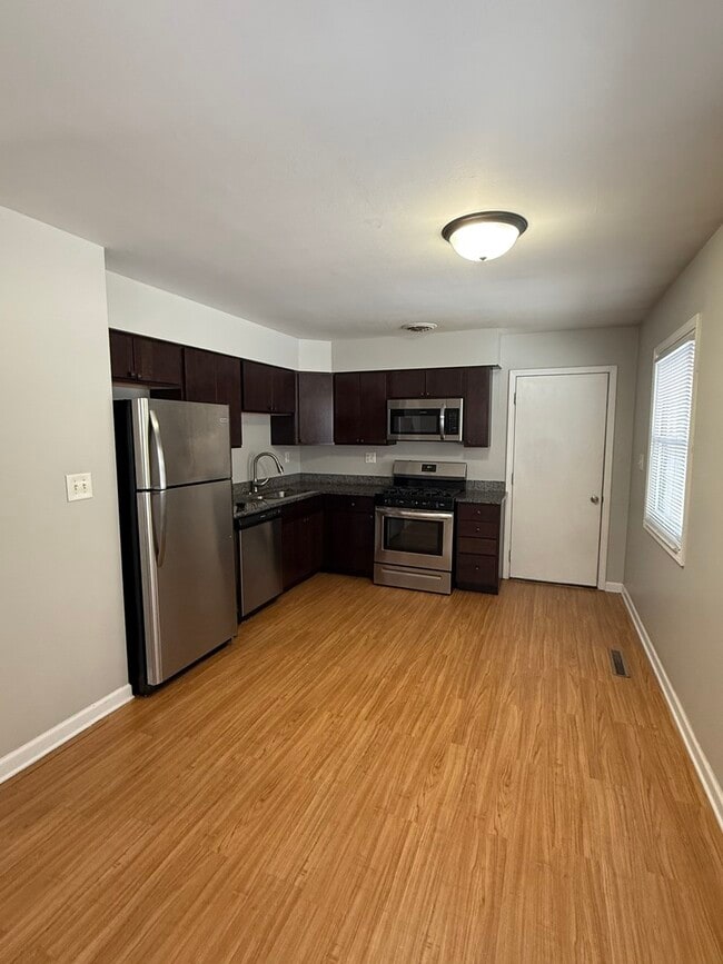 Building Photo - 803 Dorman Dr