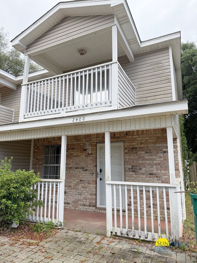 Building Photo - Great 2 Bedroom Townhouse in Fort Walton!
