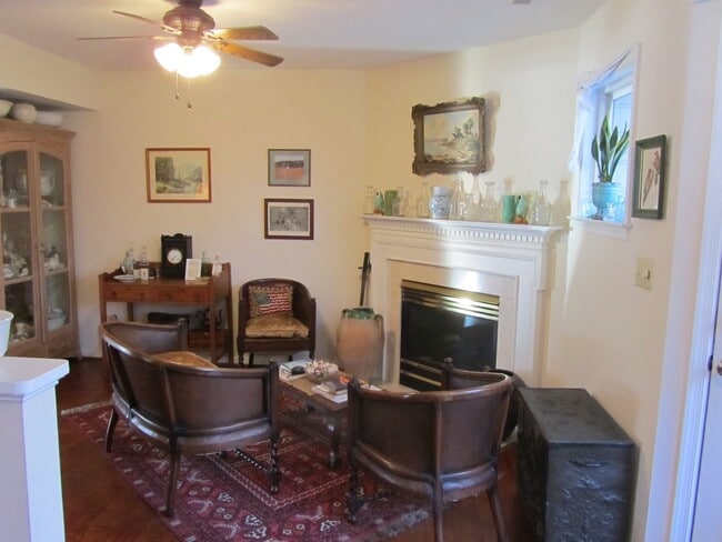 Building Photo - Lovely townhome in Forest Lakes South