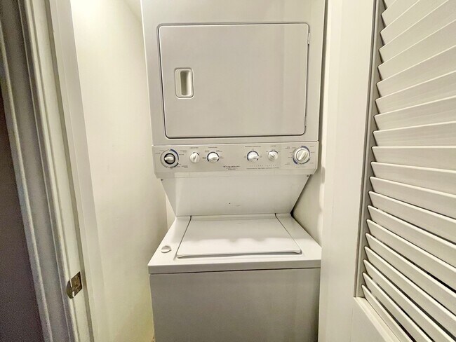 Building Photo - 2801 N Seminary Ave