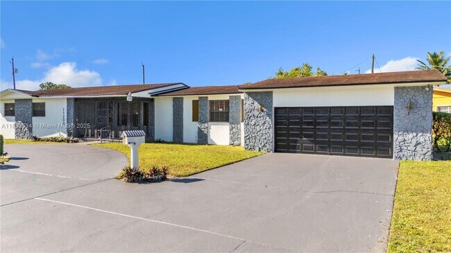 Building Photo - 11200 W Golf Dr