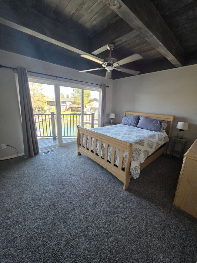 Building Photo - 3 Bedroom 3 Bath condo