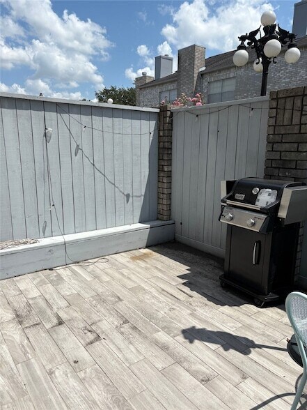 Building Photo - 622 Wilcrest Dr