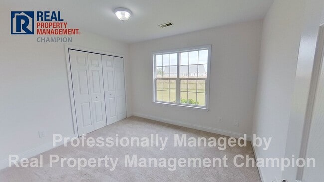 Building Photo - Welcoming Home in Courtney Pines w/Fenced Yard