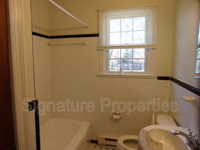 Building Photo - 8329 Meadowbridge Rd