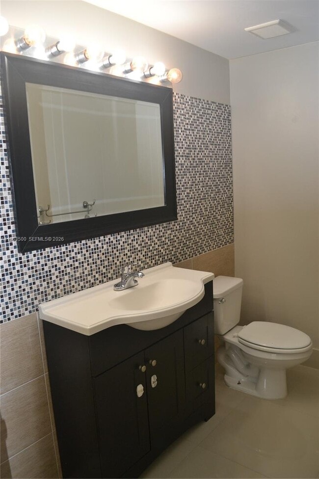 Building Photo - 1935 Madeira Dr