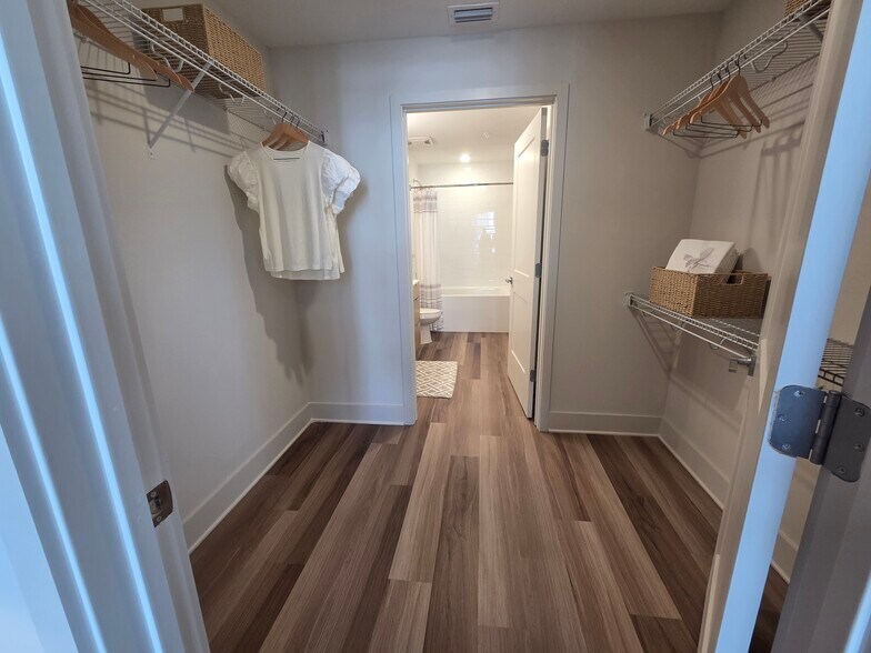 Building Photo - 2720 SW 69th Ave