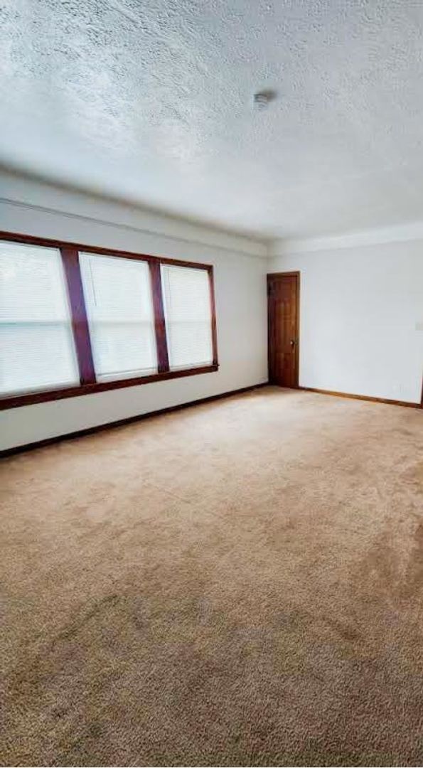 Building Photo - 2 BR South Euclid