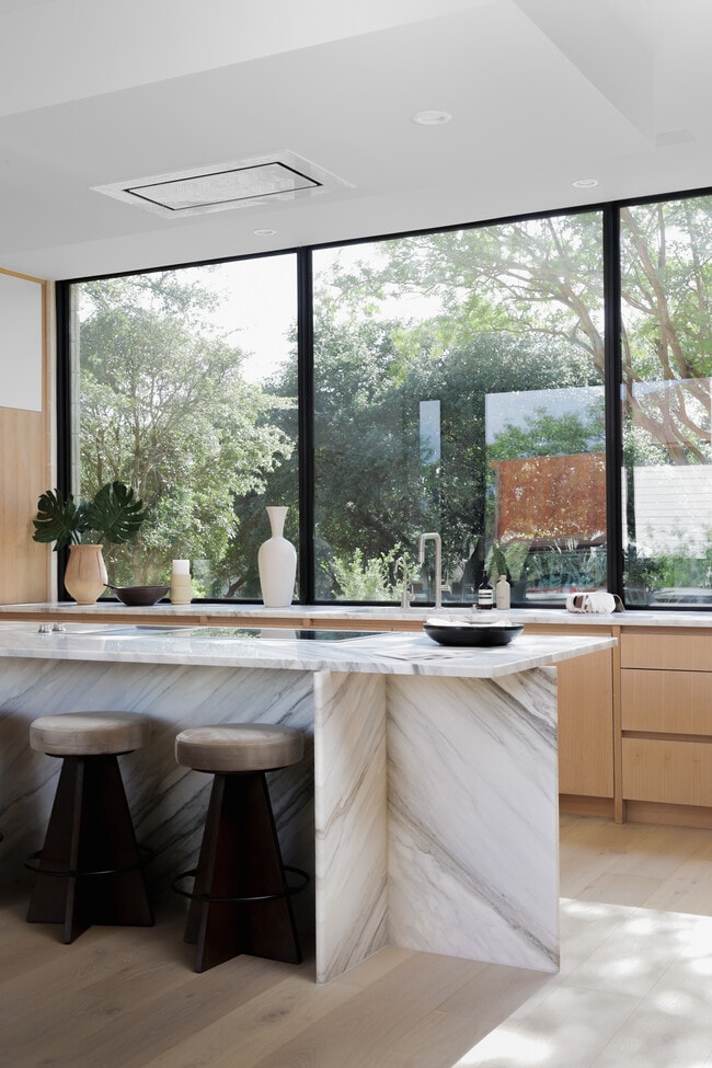 Building Photo - 5205 Scenic View Dr