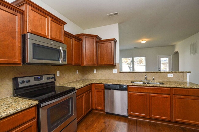 Building Photo - Modern Comfort, Flexible Living, Tailored for You 2 Bedrooms | 2 Bathrooms Edgewater| Lancaster, ...