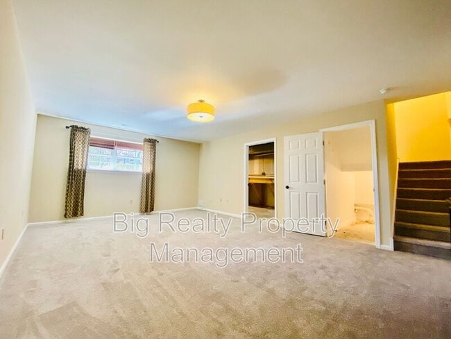 Building Photo - 819 Dewees Pl