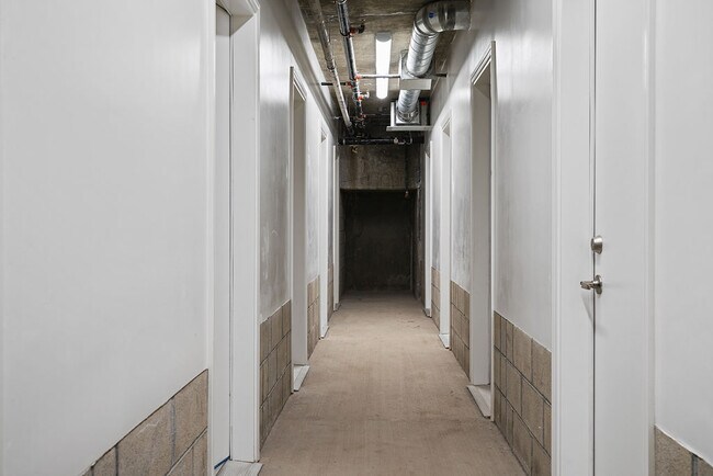 Storage units - 820 S Wilton Pl